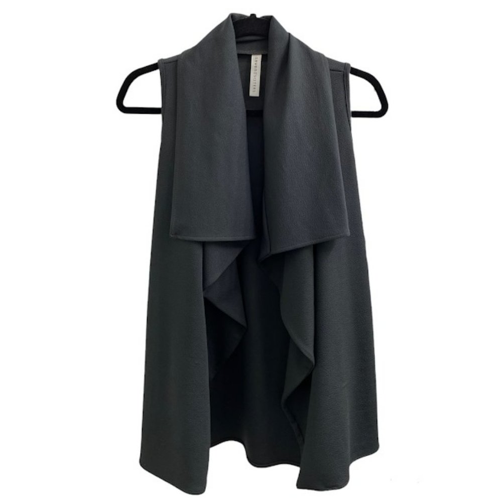 2/$20❤️ | Seven Sisters Black Flowy Vest